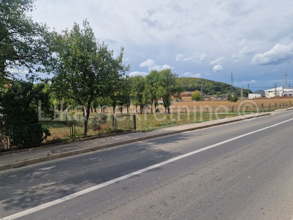 OTOČAC - Novoselija - građevinsko zemljište 1.432 m2 (2)