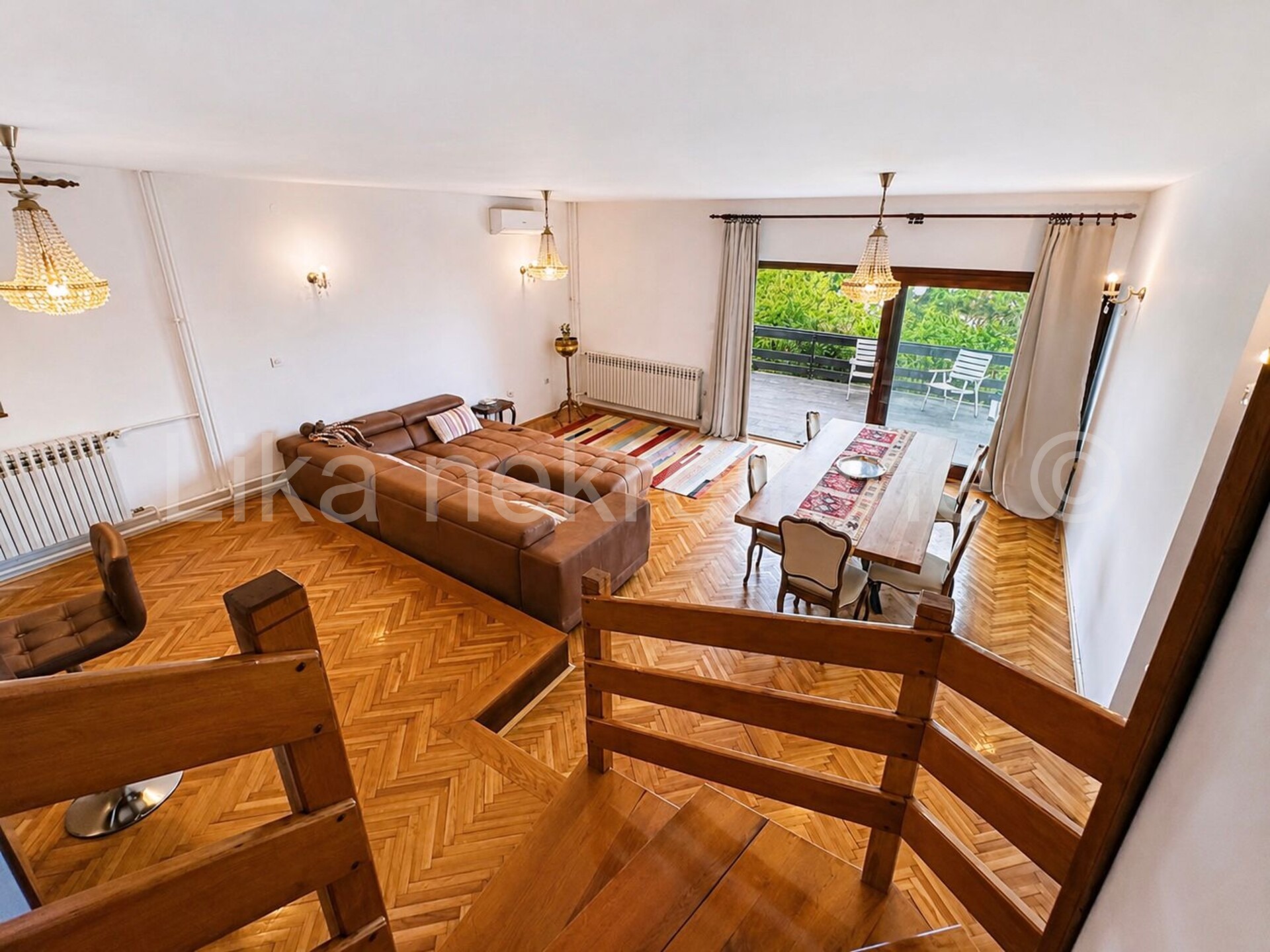 SAMOBOR CENTAR-202m2-Prostran obiteljski dom s vrtom, garažom i panoramskim pogledom (2)