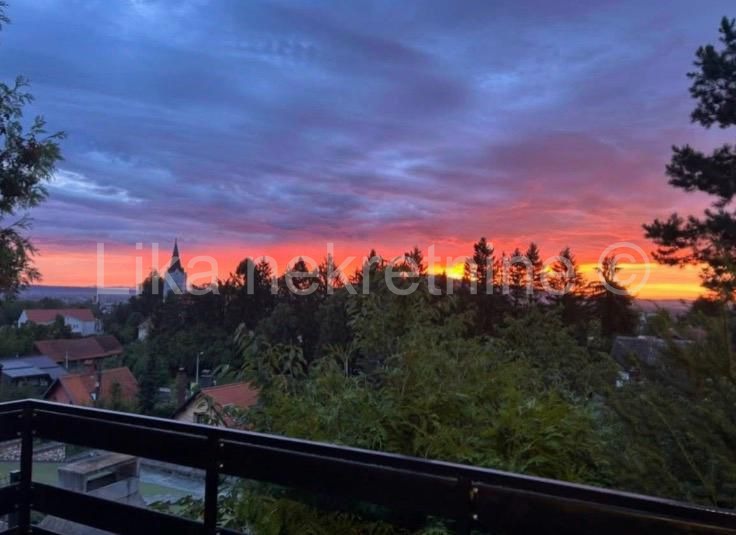SAMOBOR CENTAR-202m2-Prostran obiteljski dom s vrtom, garažom i panoramskim pogledom (12)
