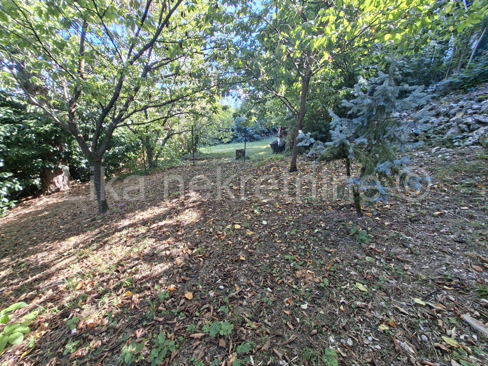 SAMOBOR CENTAR-202m2-Prostran obiteljski dom s vrtom, garažom i panoramskim pogledom (15)