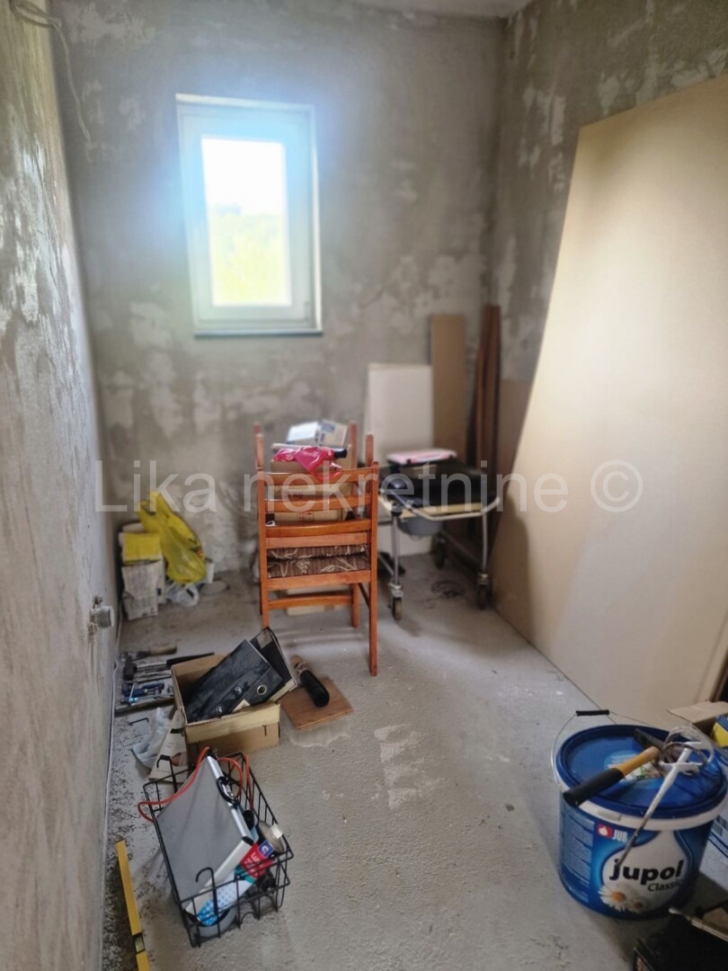 OTOČAC - Poljica - kuća visokoprizemnica, dva stana po 64 m2 (14)