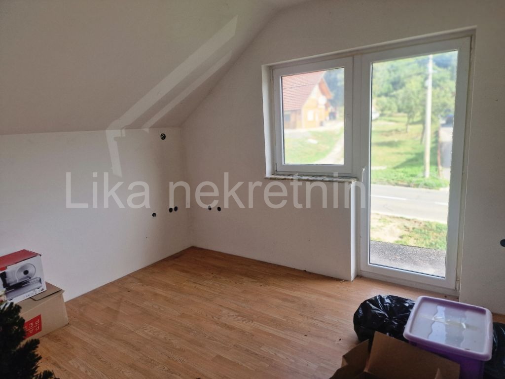 OTOČAC - Poljica - kuća visokoprizemnica, dva stana po 64 m2 (12)