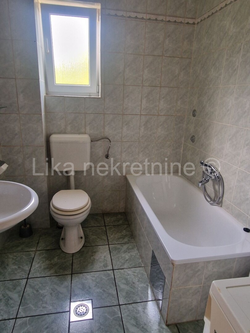 OTOČAC - Poljica - kuća visokoprizemnica, dva stana po 64 m2 (7)
