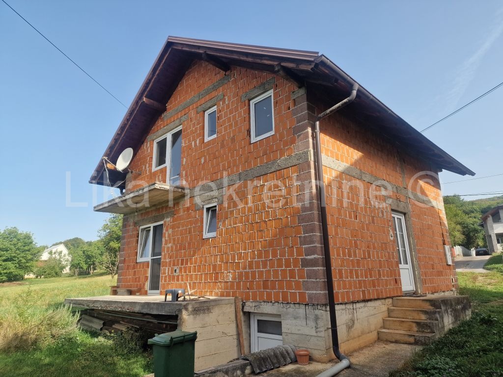 OTOČAC - Poljica - kuća visokoprizemnica, dva stana po 64 m2 (2)