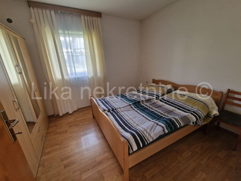 OTOČAC - Poljica - kuća visokoprizemnica, dva stana po 64 m2 (6)