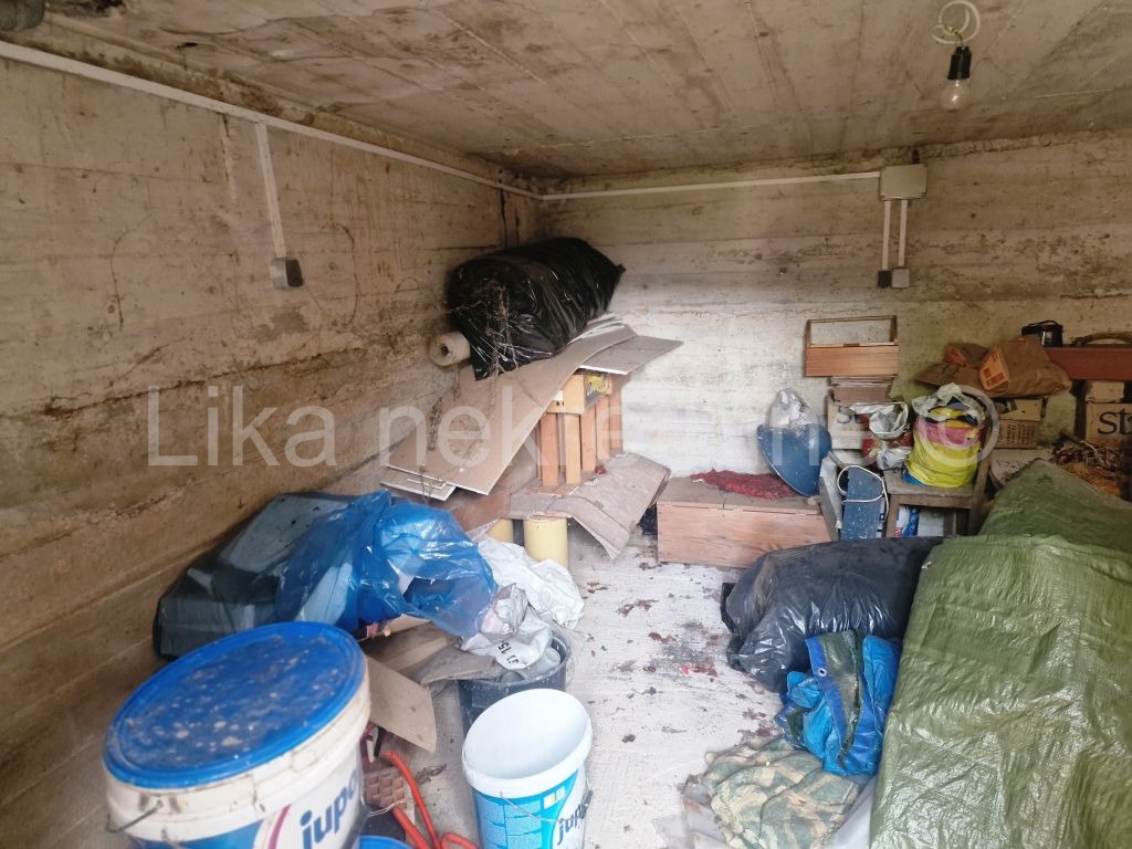 OTOČAC - Poljica - kuća visokoprizemnica, dva stana po 64 m2 (15)