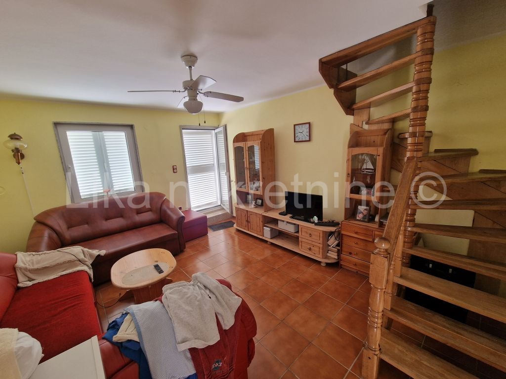 KARLOBAG - Ribarica- dvoetažni apartman 51,57 m2, dvorišni app 33 m2 (3)