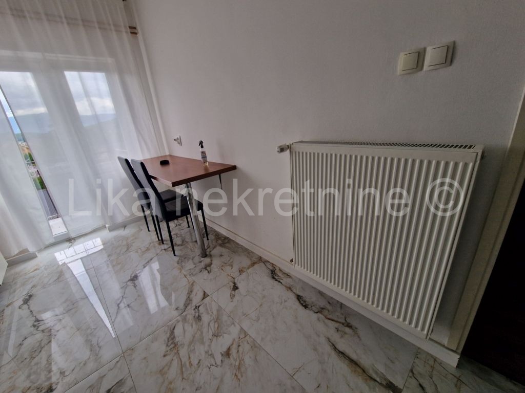 OTOČAC - Bartola Kašića, dvosobni stan 51,42 m2, 3.kat, balkon. (3)