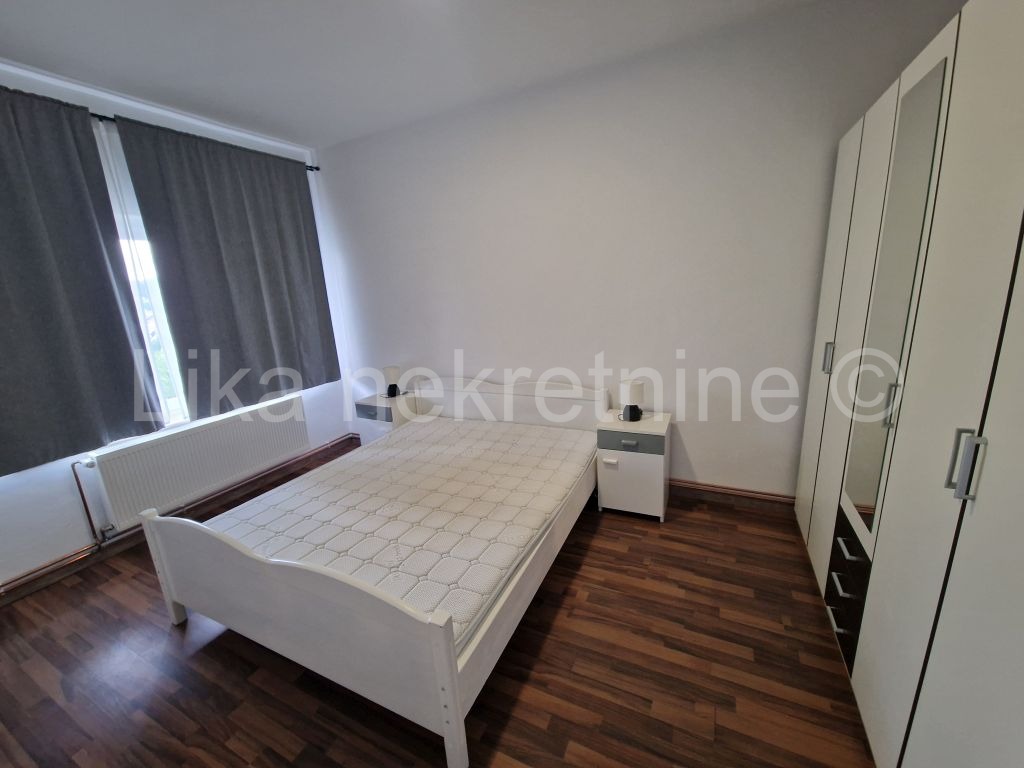OTOČAC - Bartola Kašića, dvosobni stan 51,42 m2, 3.kat, balkon. (6)