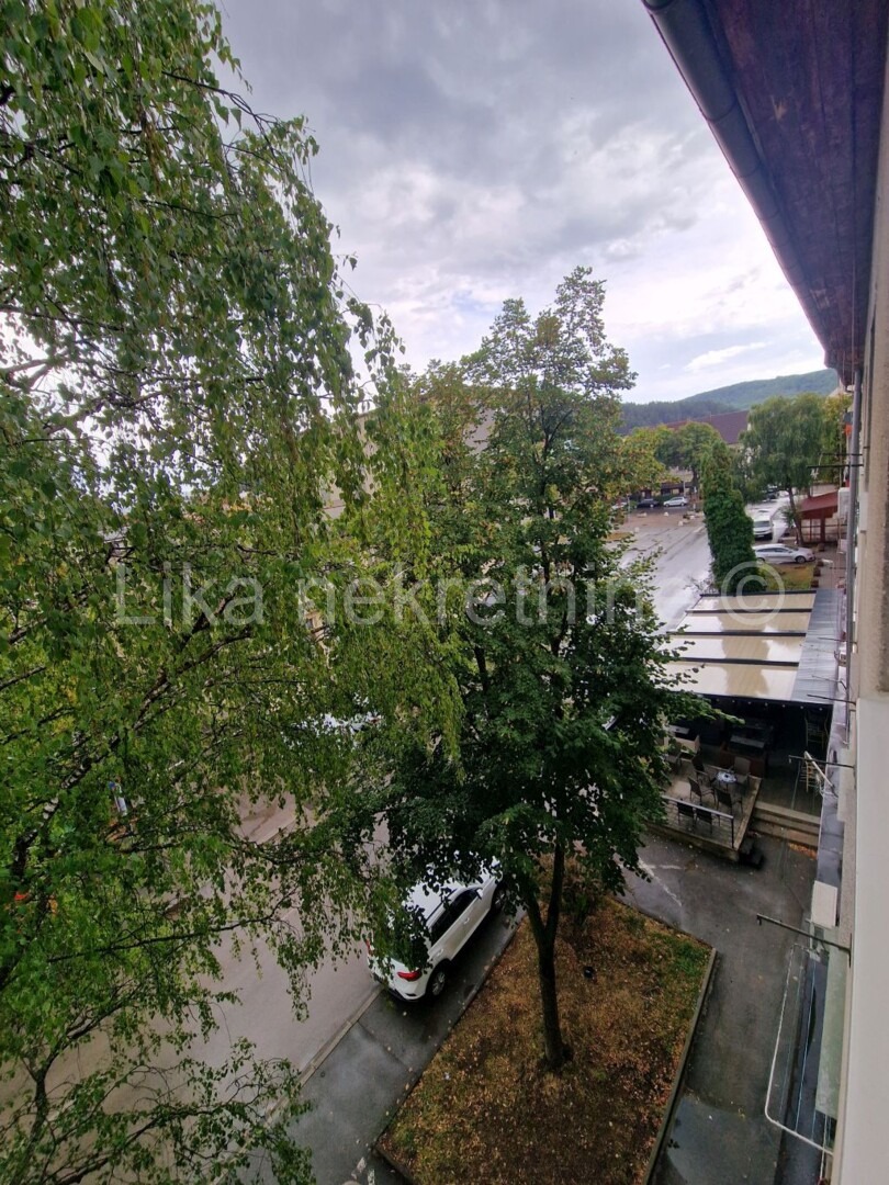 OTOČAC - Bartola Kašića, dvosobni stan 51,42 m2, 3.kat, balkon. (11)