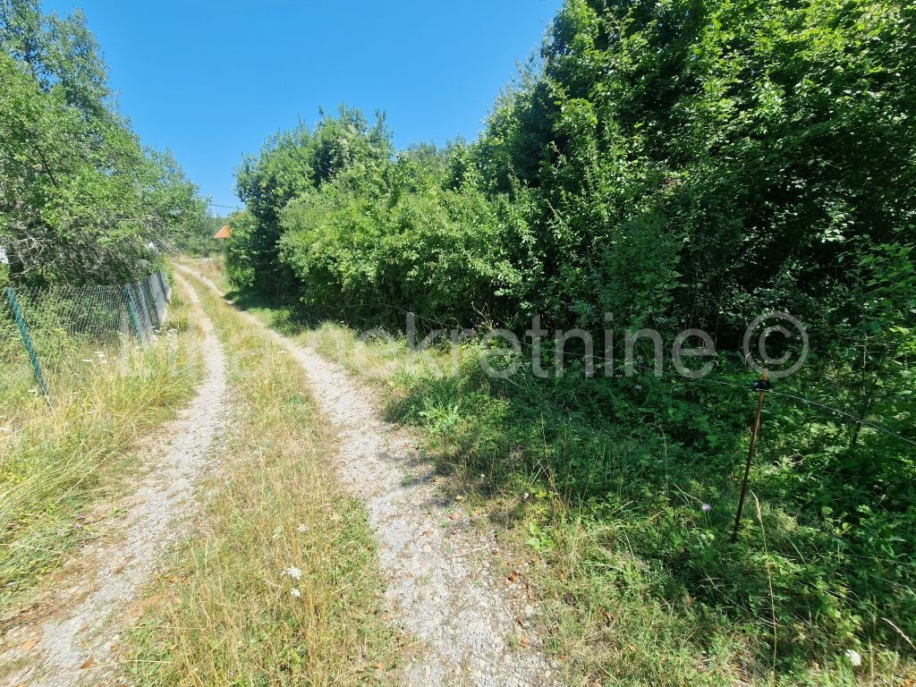 UDBINA - Srednja Gora -poljoprivredno zemljište 28.180 m2, šuma, njive