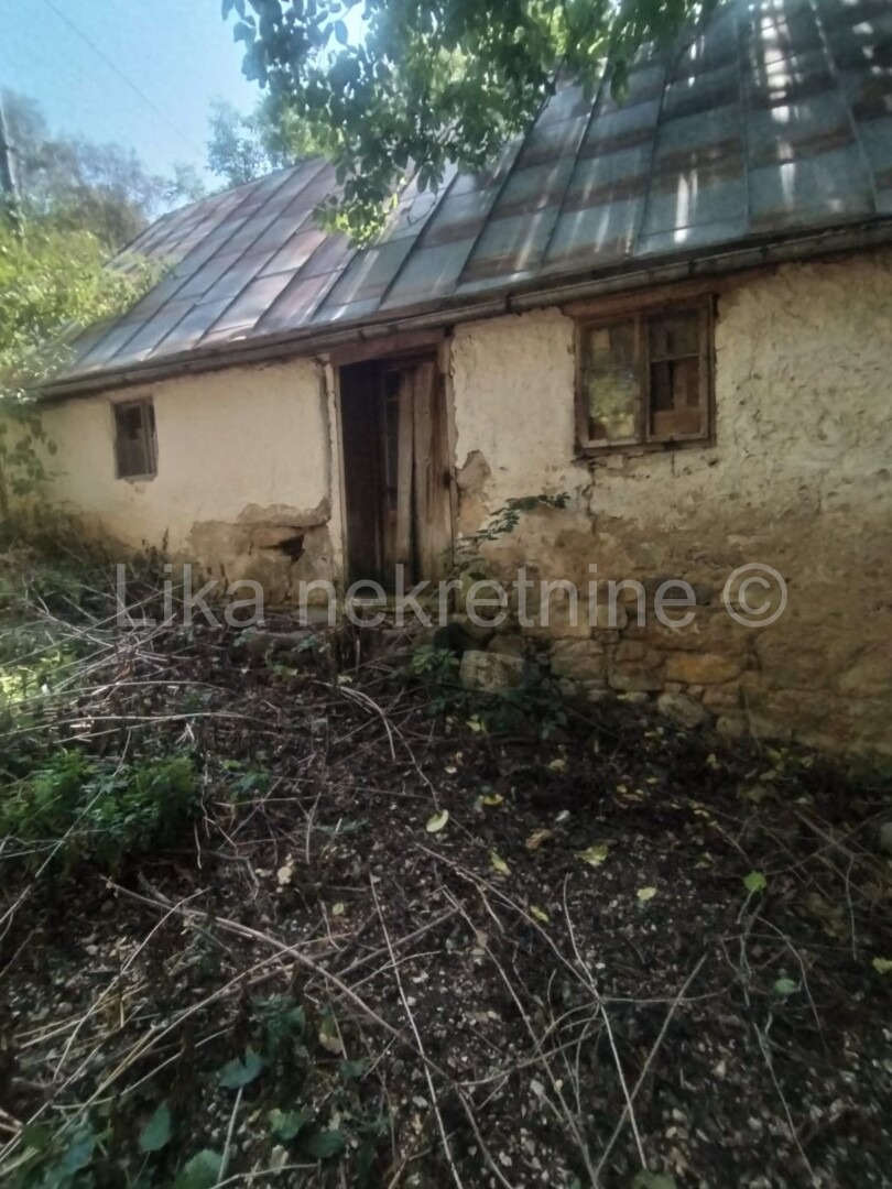 UDBINA ( Jošani ) - kamena kuća za renoviranje i zemlja 118.535 m2 (2)