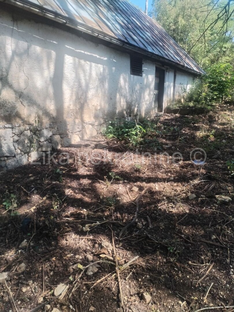 UDBINA ( Jošani ) - kamena kuća za renoviranje i zemlja 118.535 m2 (4)