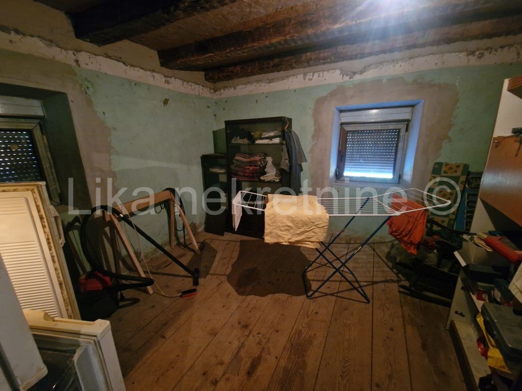 ŠVICA ( Otočac ) - kuća, okućnica i zemlja 37.000 m2 (4)