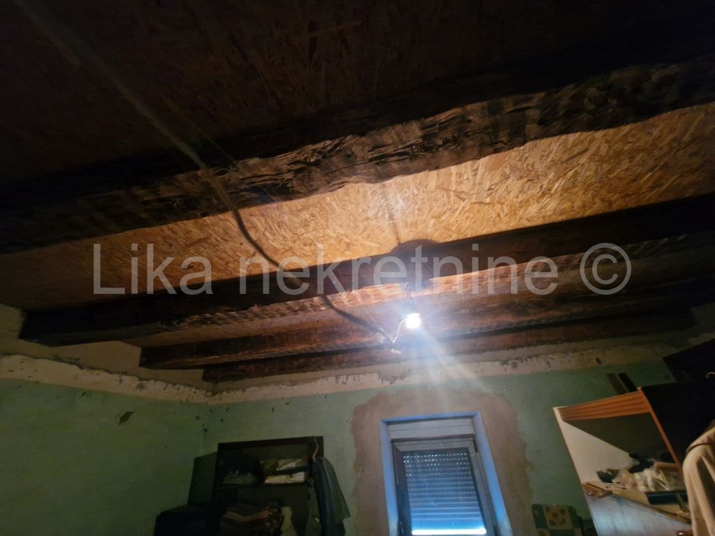ŠVICA ( Otočac ) - kuća, okućnica i zemlja 37.000 m2 (5)
