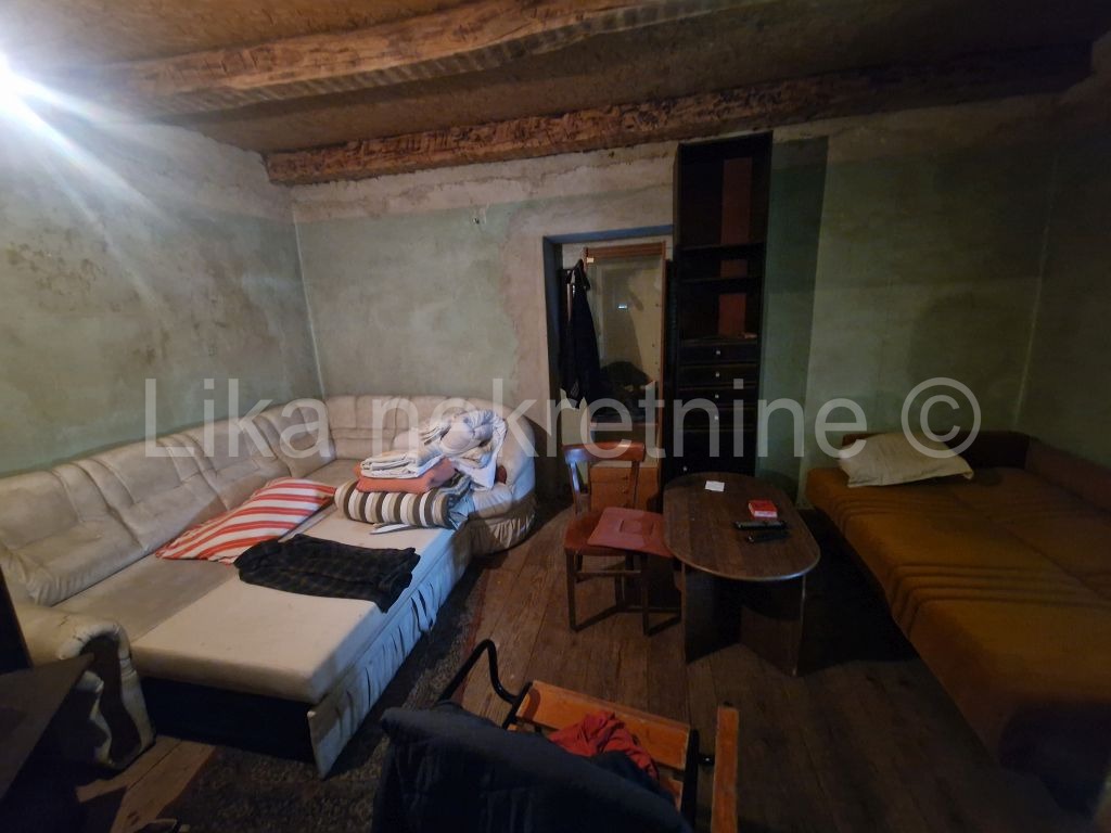 ŠVICA ( Otočac ) - kuća, okućnica i zemlja 37.000 m2 (6)