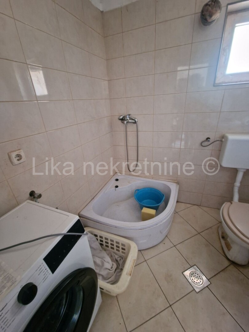ŠVICA ( Otočac ) - kuća, okućnica i zemlja 37.000 m2 (7)