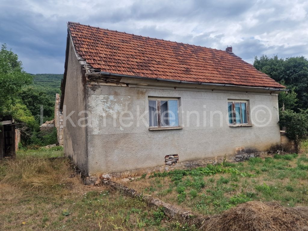 SINAC ( Otočac ) - kuća, pomoćna zgrada, voćnjak, okućnica 2661 m2 (2)