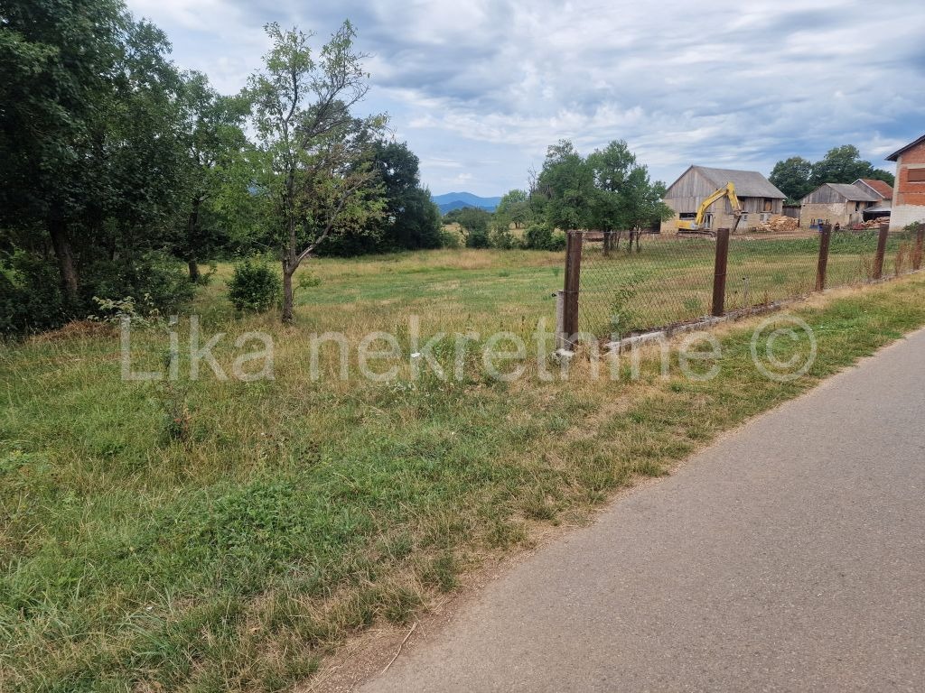 SINAC ( Otočac ) - kuća, pomoćna zgrada, voćnjak, okućnica 2661 m2 (15)