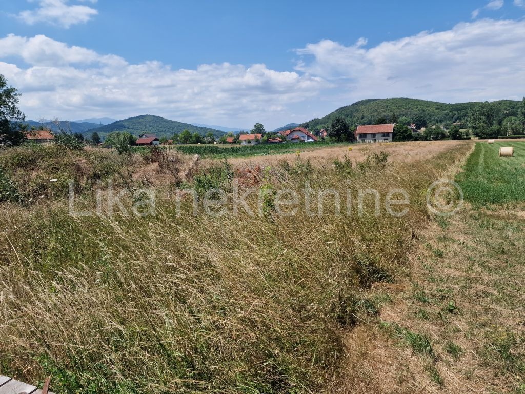 PROZOR ( Otočac ) - građevinsko zemljište, stari temelji kuće (4)