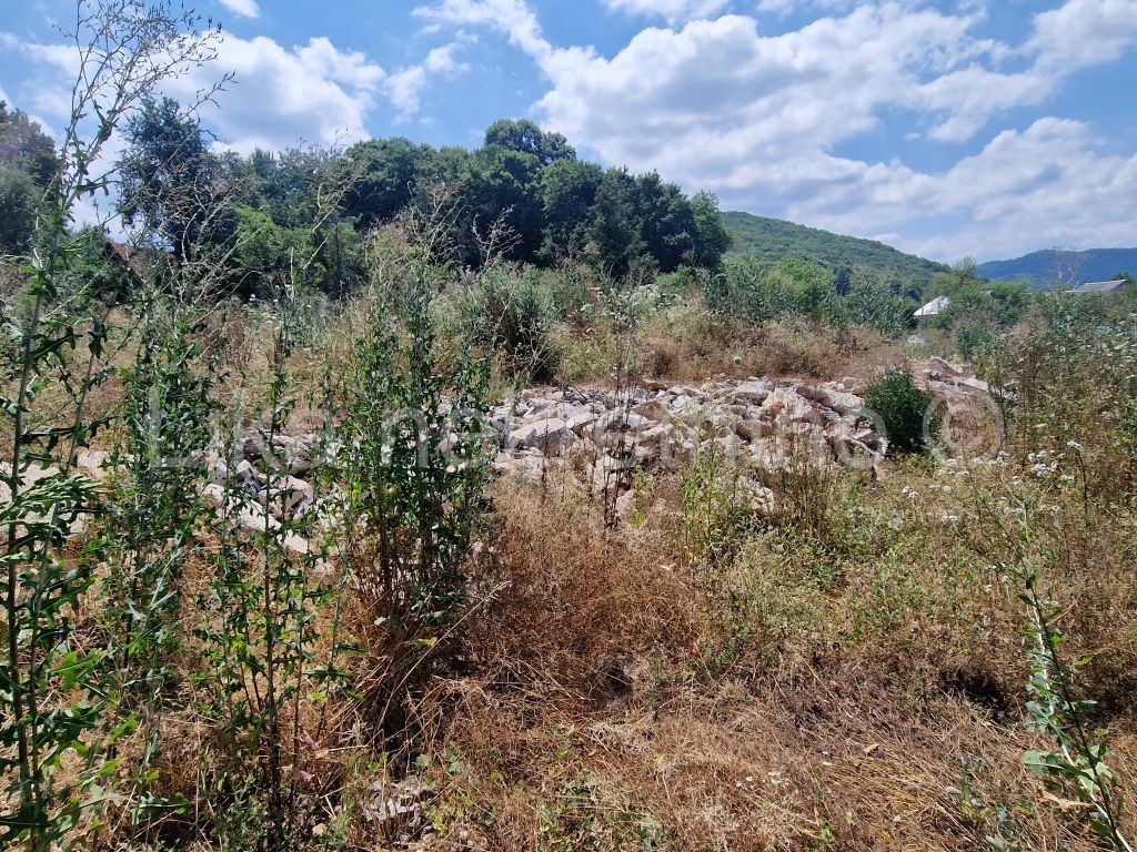 PROZOR ( Otočac ) - građevinsko zemljište, stari temelji kuće (3)