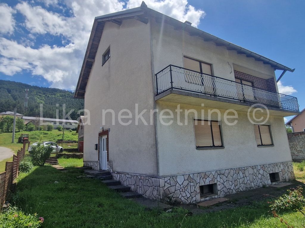 VRHOVINE - kuća katnica, garaža, dvorišna zgrada (2)