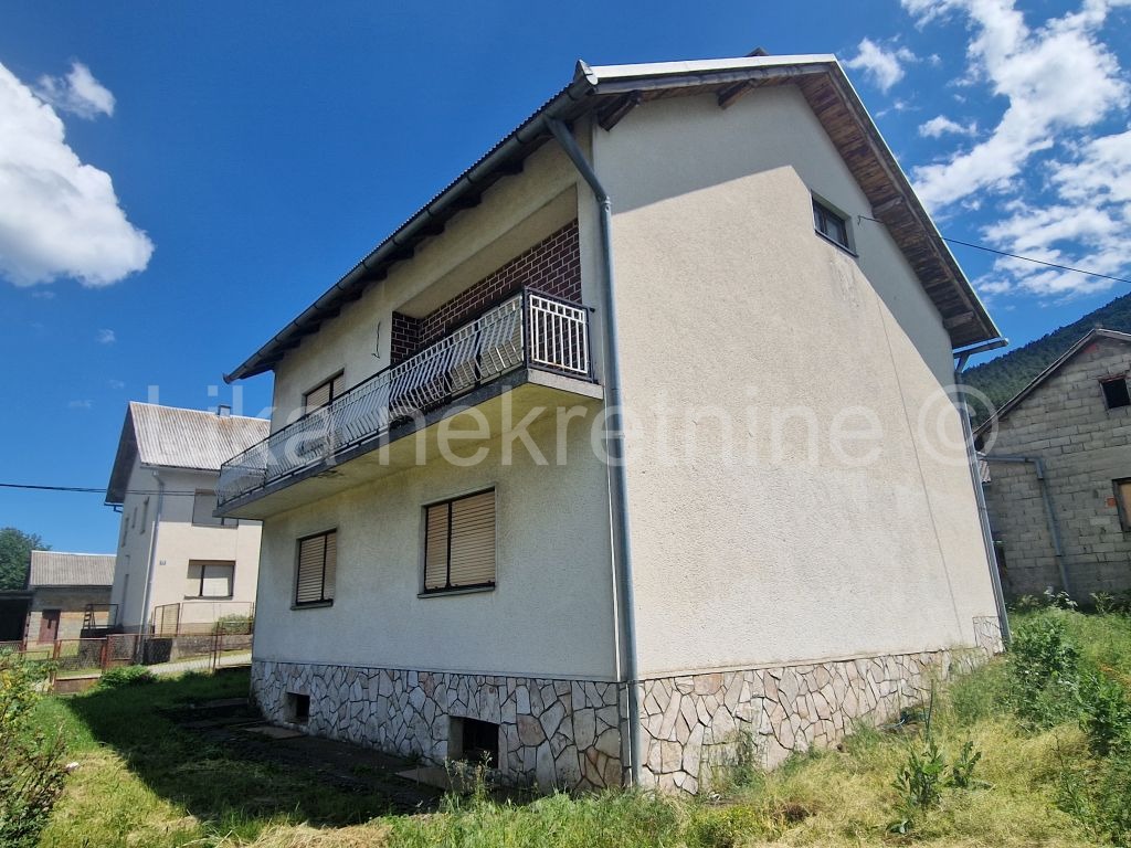 VRHOVINE - kuća katnica, garaža, dvorišna zgrada (3)