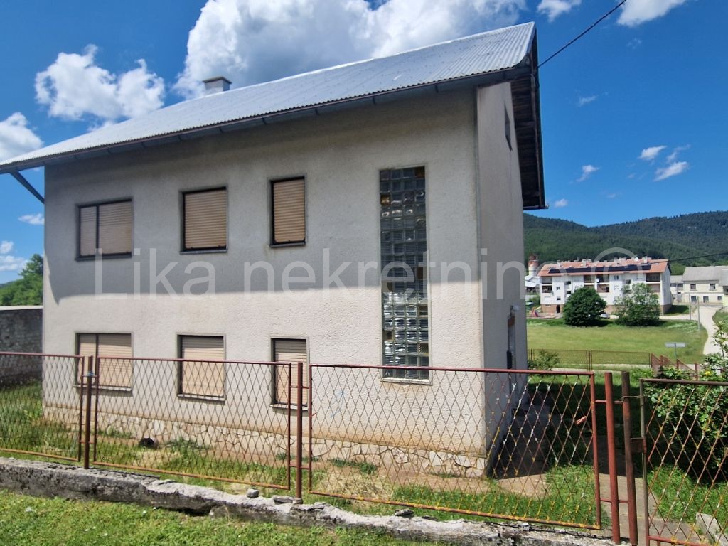 VRHOVINE - kuća katnica, garaža, dvorišna zgrada (4)