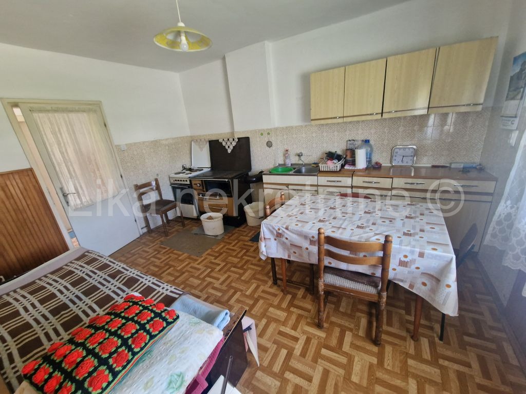 VRHOVINE - kuća katnica, garaža, dvorišna zgrada (7)