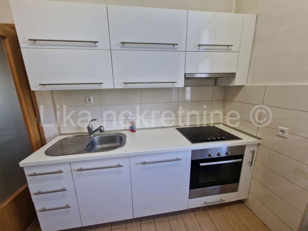OTOČAC - Zweizimmerwohnung 60 m², 1. Stock, möbliert (3)
