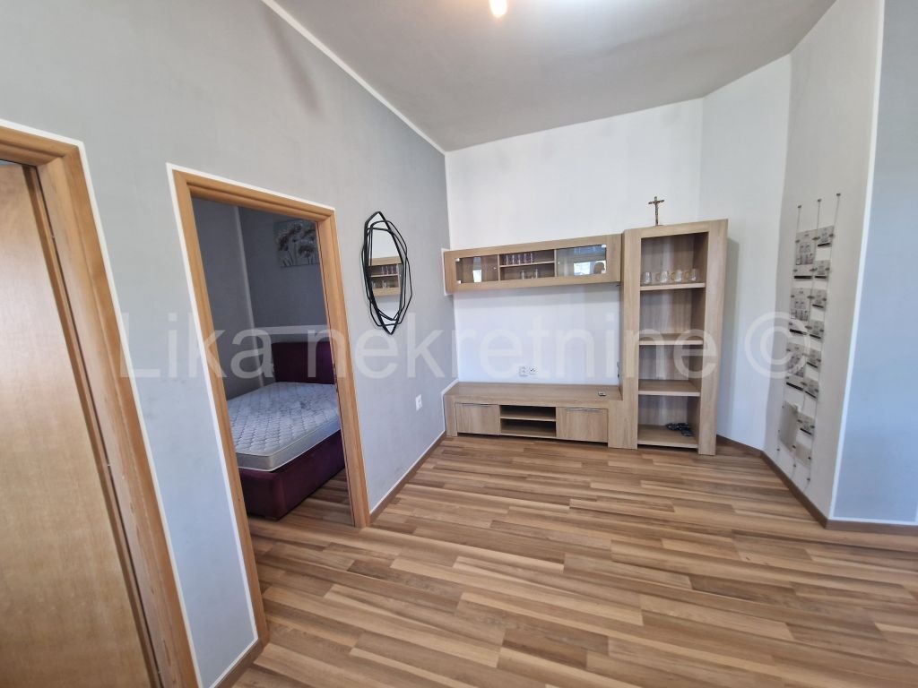 OTOČAC - Zweizimmerwohnung 60 m², 1. Stock, möbliert (7)