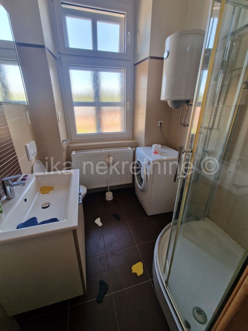 OTOČAC - Zweizimmerwohnung 60 m², 1. Stock, möbliert (12)