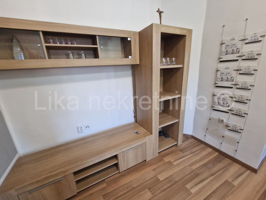 OTOČAC - Zweizimmerwohnung 60 m², 1. Stock, möbliert (8)