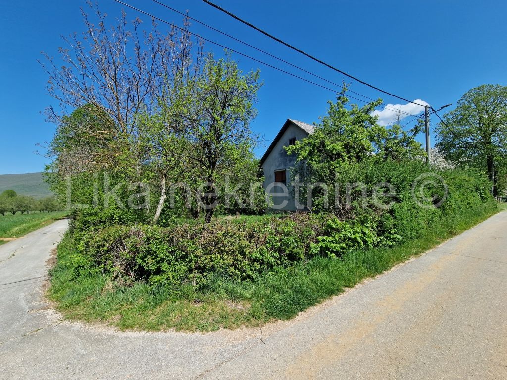 LIČKO LEŠĆE( Otočac )-Kuća katnica, dvorišna zgrada, okućnica 7.350m2 (17)