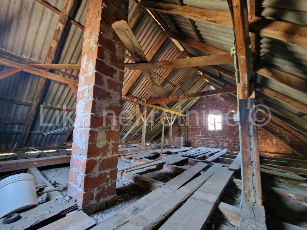 LIČKO LEŠĆE( Otočac )-Kuća katnica, dvorišna zgrada, okućnica 7.350m2 (18)