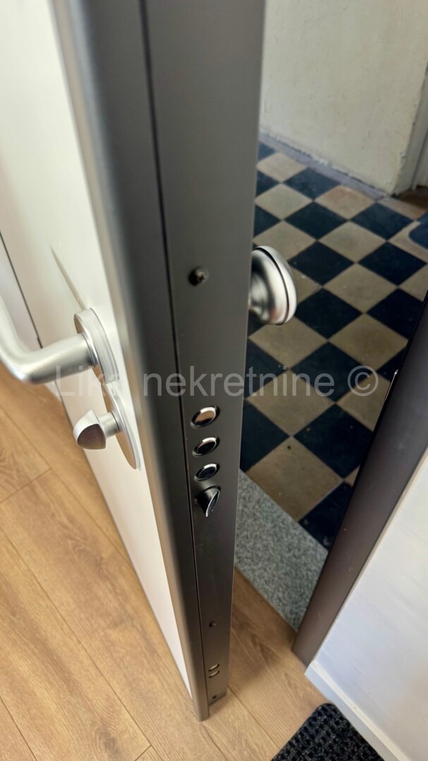Ured - poslovni prostor 14m2, blizina Glavnog kolodvora (7)