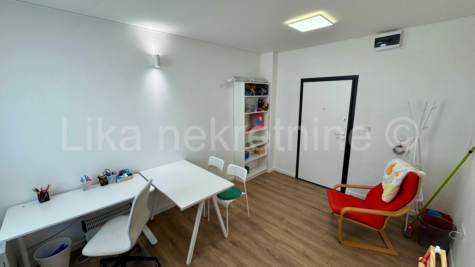 Ured - poslovni prostor 14m2, blizina Glavnog kolodvora (8)