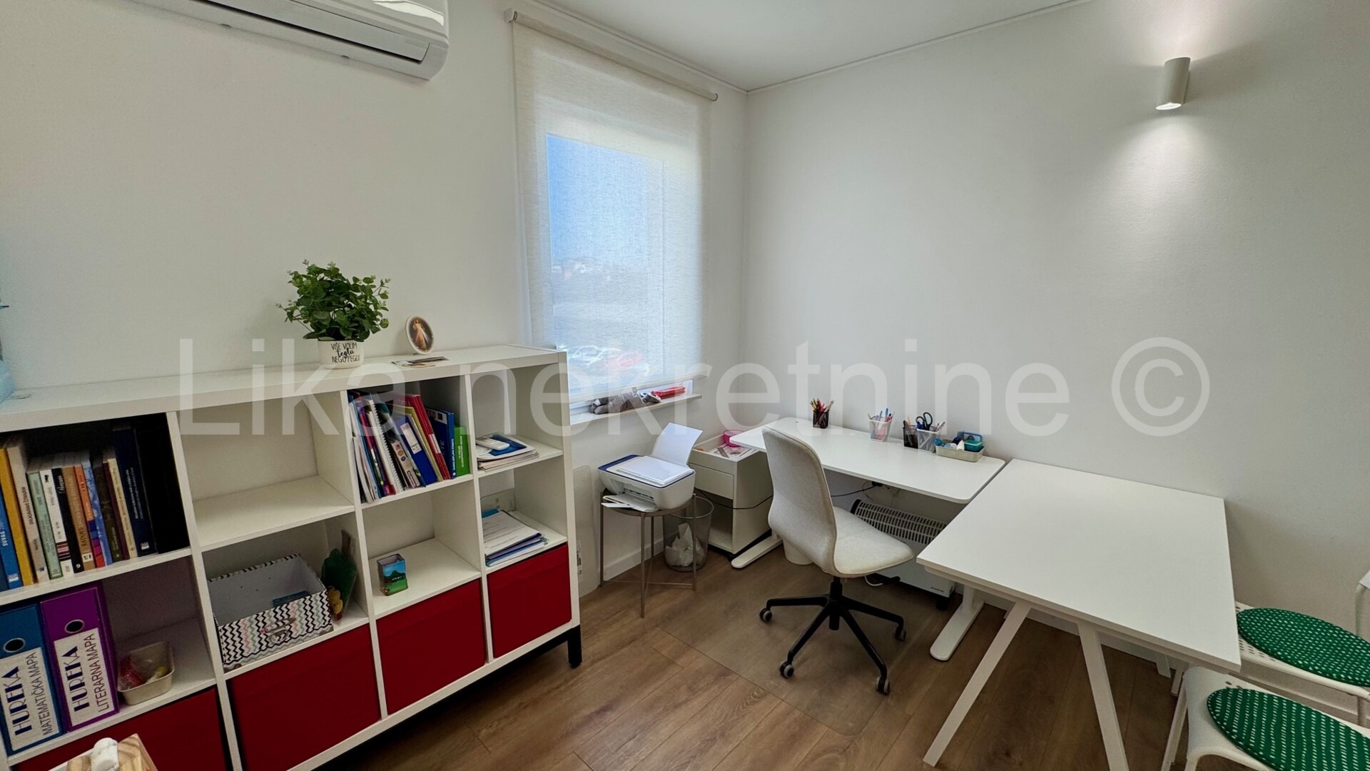 Soba /ured 14m2 mogućnost garsonjere-blizina Glavnog kolodvora (2)