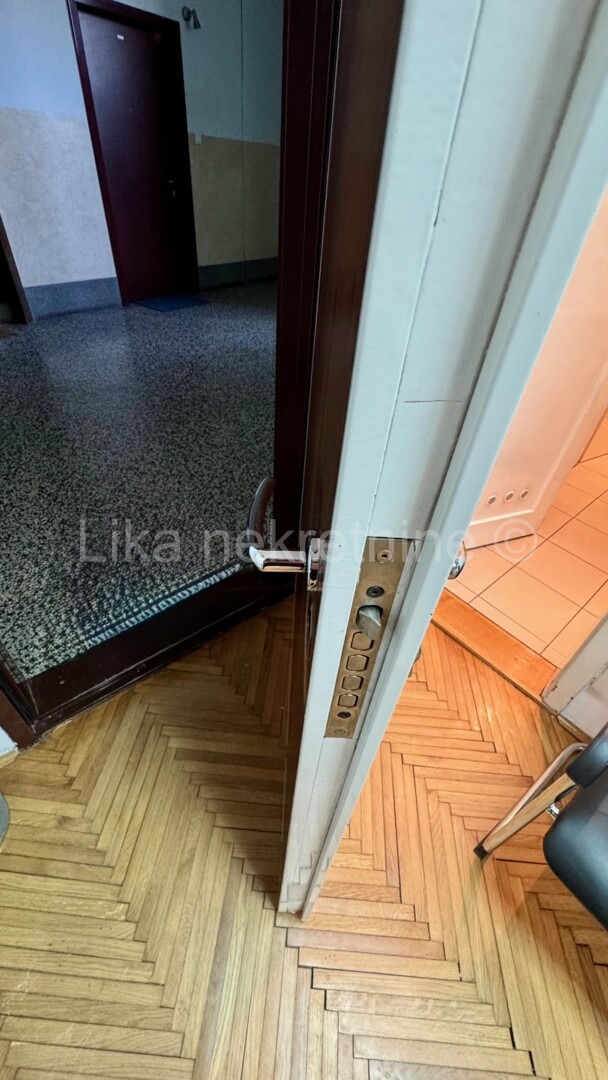 ZAGREB - Trešnjevka centar 2,5 sobni stan, 1.kat s liftom (8)