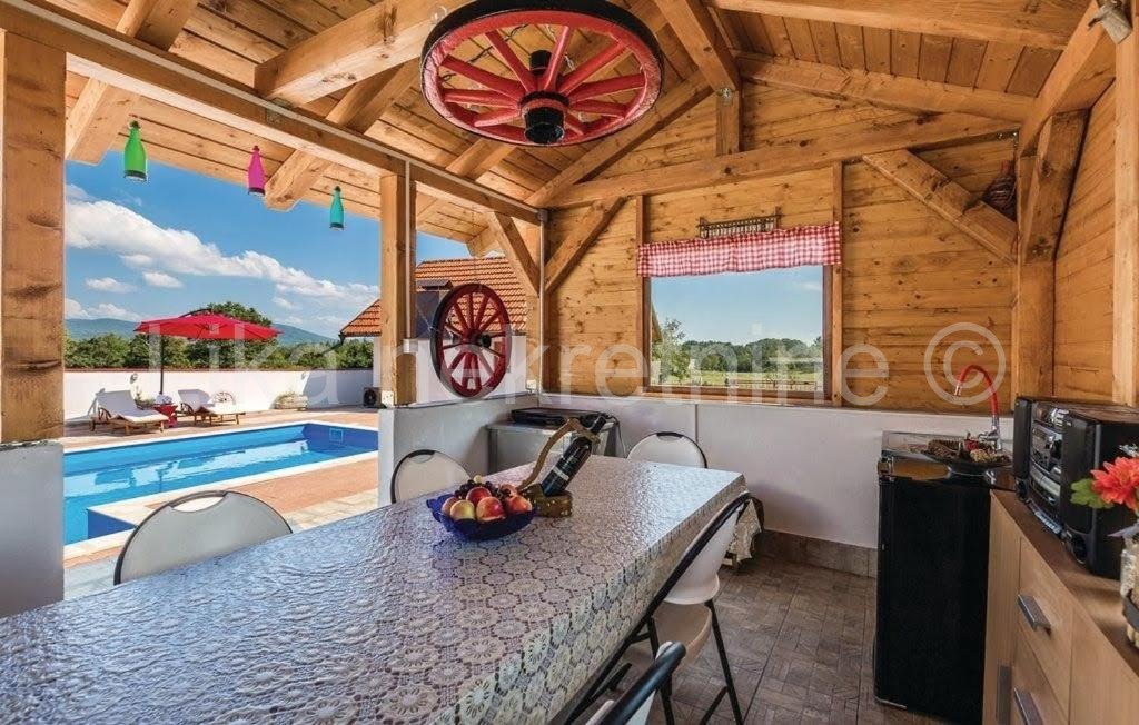 GOSPIĆ ( Barlete ) - Villa Nina s vanjskim bazenom (9)