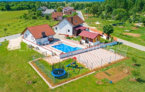 GOSPIĆ ( Barlete ) - Villa Nina s vanjskim bazenom