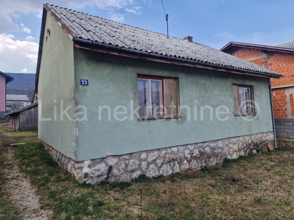 KORENICA - kuća prizemnica 75 m2, dvorište, vrt