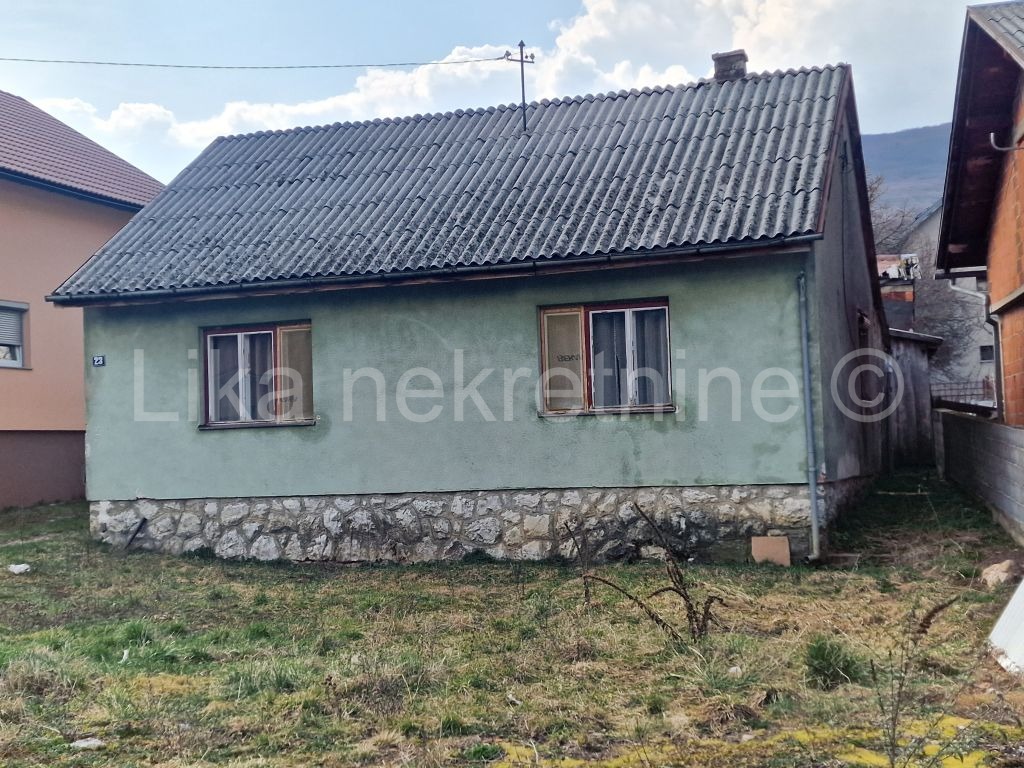 KORENICA - kuća prizemnica 75 m2, dvorište, vrt (2)