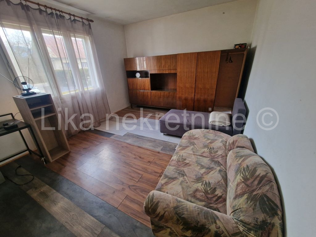 KORENICA - kuća prizemnica 75 m2, dvorište, vrt (3)
