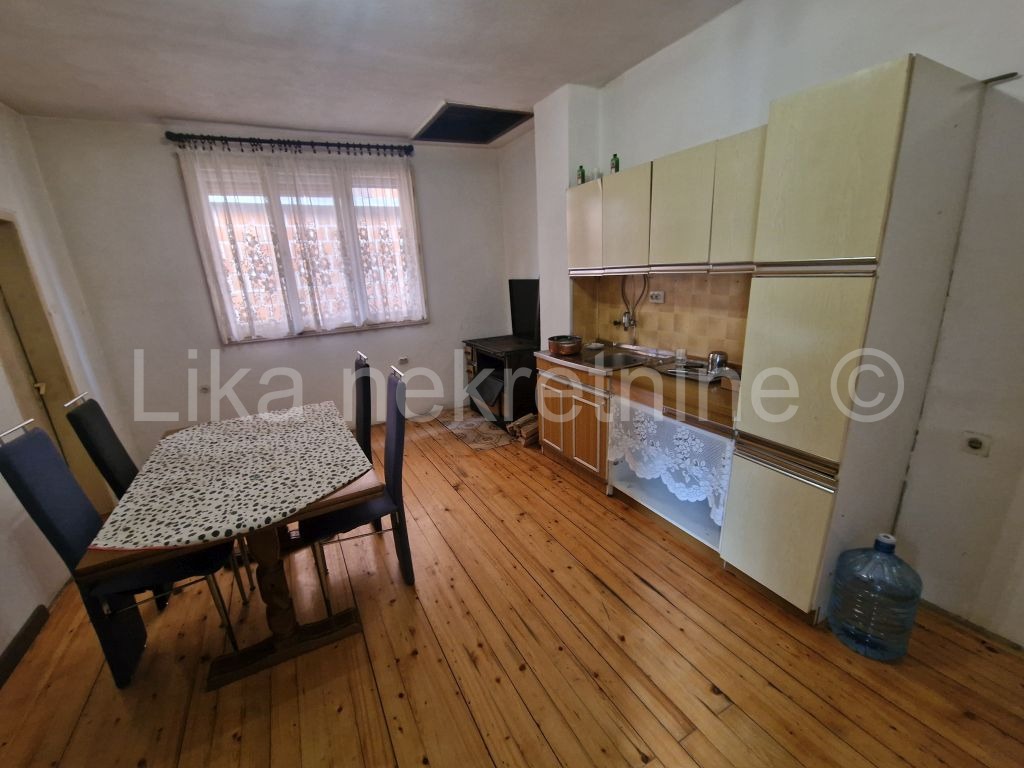 KORENICA - kuća prizemnica 75 m2, dvorište, vrt (5)