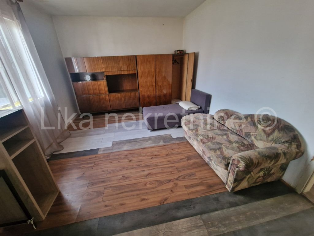 KORENICA - kuća prizemnica 75 m2, dvorište, vrt (6)