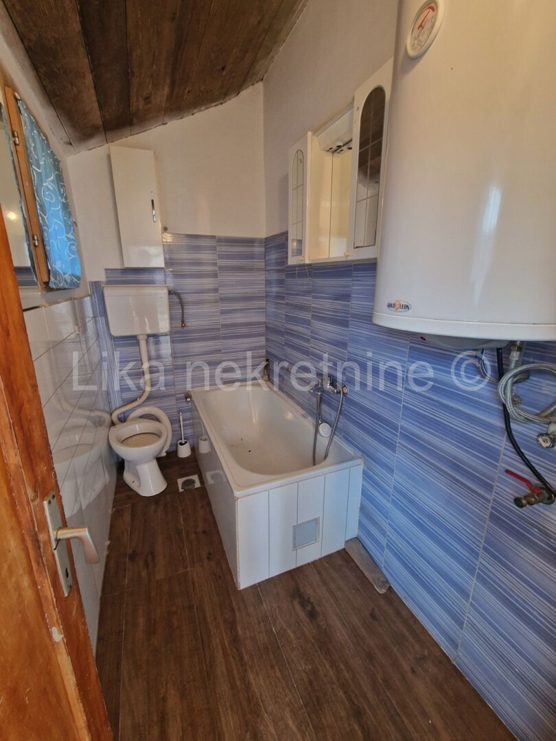 KORENICA - kuća prizemnica 75 m2, dvorište, vrt (9)