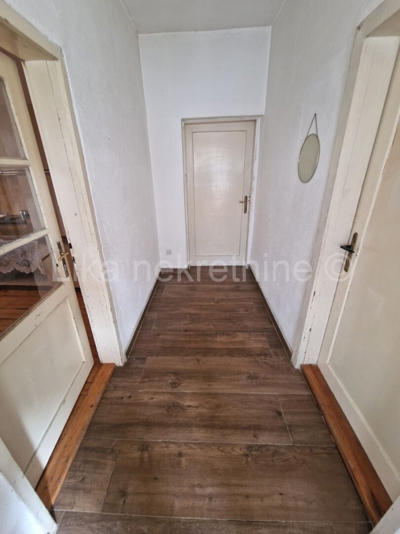 KORENICA - kuća prizemnica 75 m2, dvorište, vrt (4)