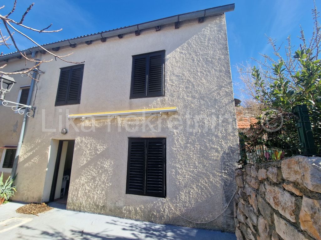 KARLOBAG – kuća dvojnica 150 m2,  200m od mora!
