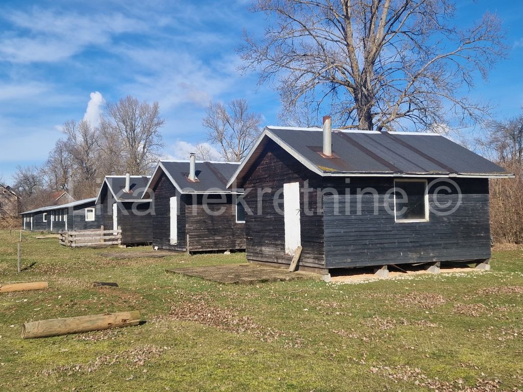 SINAC (Otočac) ÖKO-Dorf mit 5 Häusern (2)